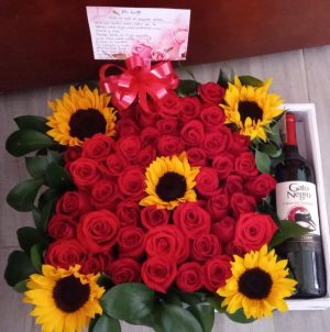 caja por 5 girasoles, rosas y vino R118