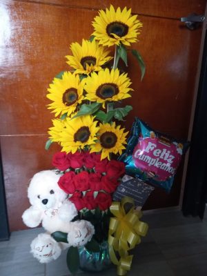 7 girasoles con 12 rosas peluche y globo R94